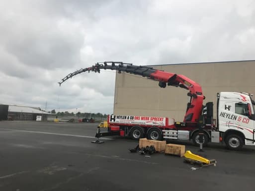 Volvo met Palfinger PK 165002